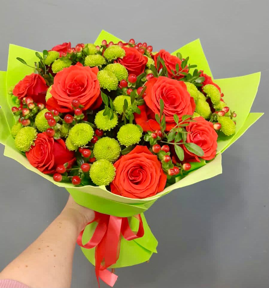 Букет цветов из: Хризантемы и Розы в Ельдигино