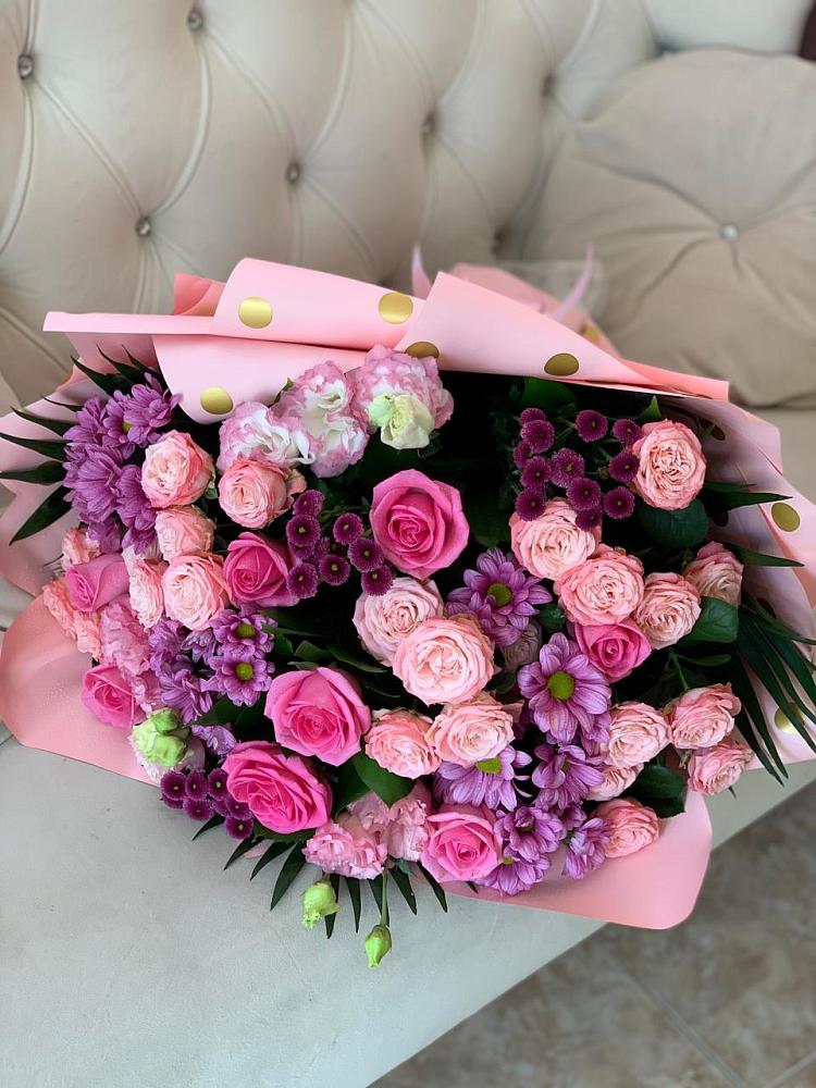 Букет цветов из: Хризантемы, Розы и Лизиантусы в Ельдигино