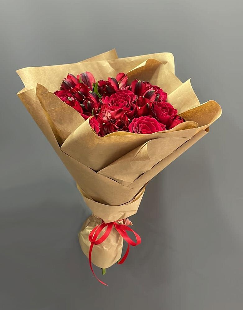 Букет цветов из: Альстромерии и Розы в Ельдигино