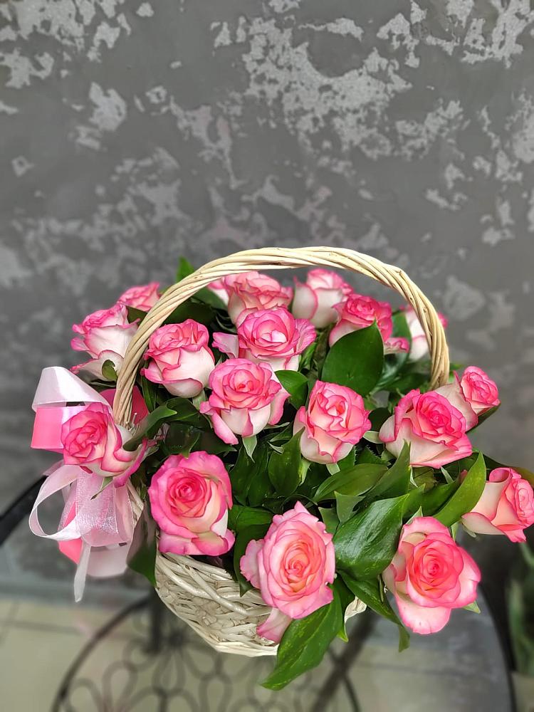 Цветочная композиция из Розы в корзине в Ельдигино