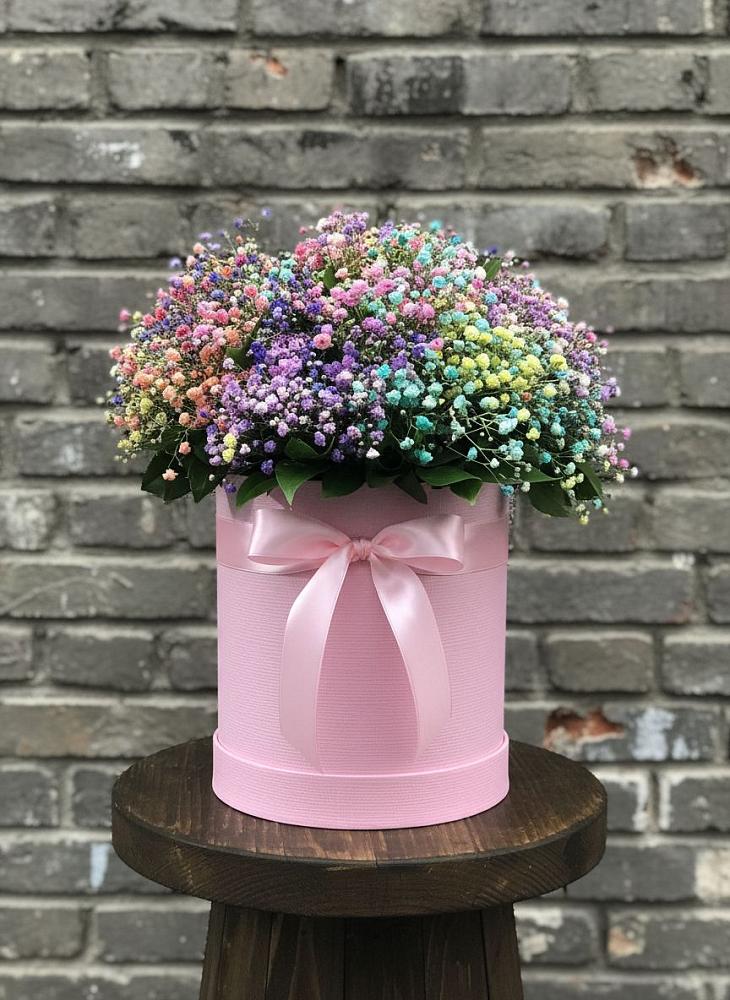 Цветочная композиция из Гипсофила и Розы в шляпной коробке в Ельдигино