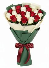 Букет Микс из красных и белых роз в Ельдигино