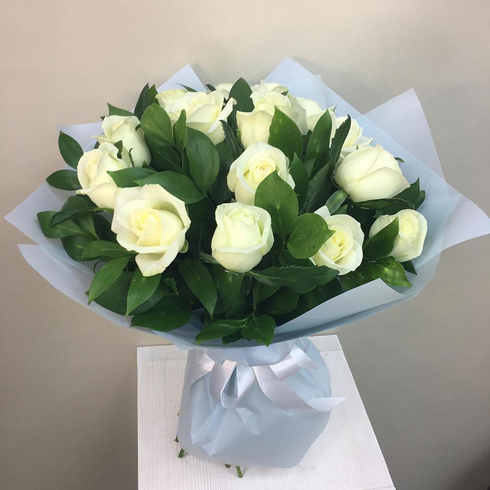 Букет 15 Белых роз Проуд в Ельдигино