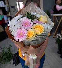 Букет цветов из:  Герберы, Розы и Хризантемы в Ельдигино