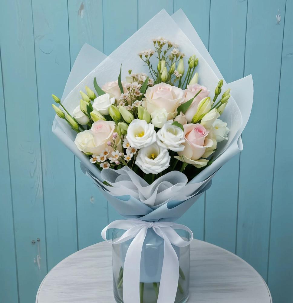 Букет цветов из: Розы и Лизиантусы в Ельдигино