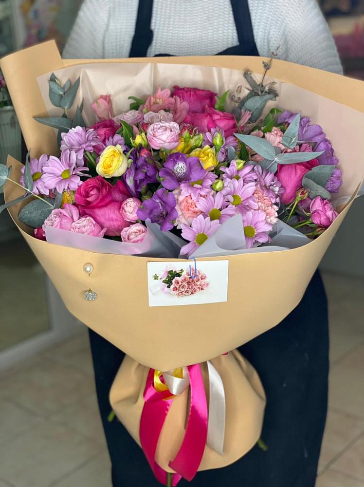 Букет цветов из: Хризантемы, Гвоздики и Альстромерии в Ельдигино