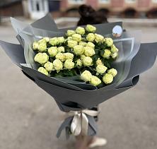 Букет Белые кустовые розы Солинеро в Ельдигино
