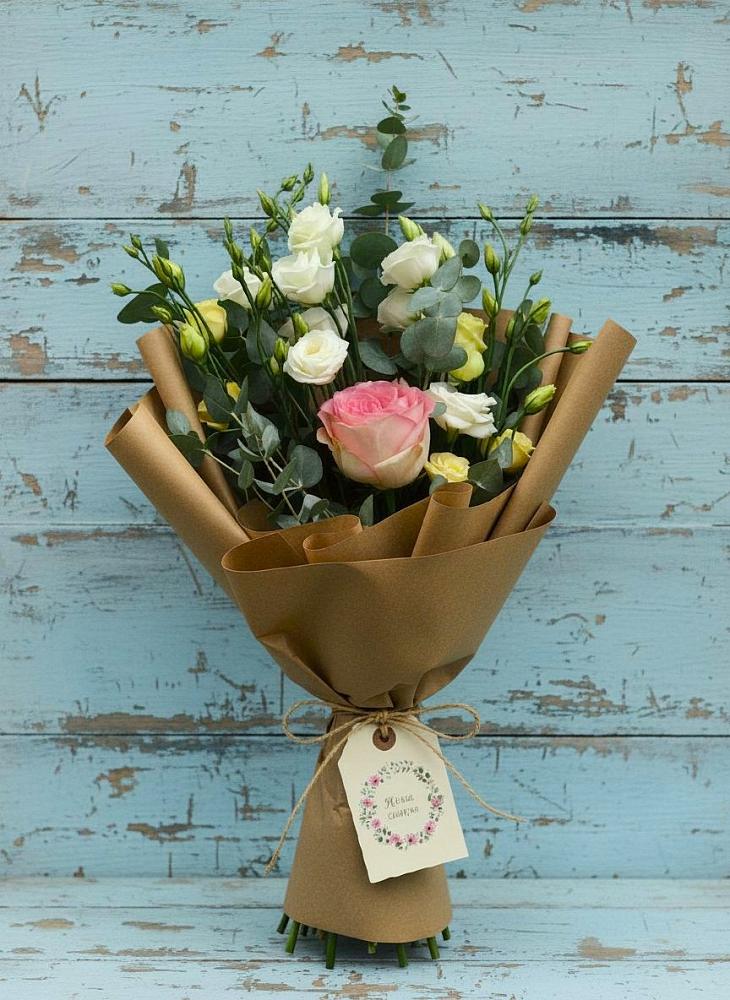 Букет цветов из: Розы и Лизиантусы в Ельдигино