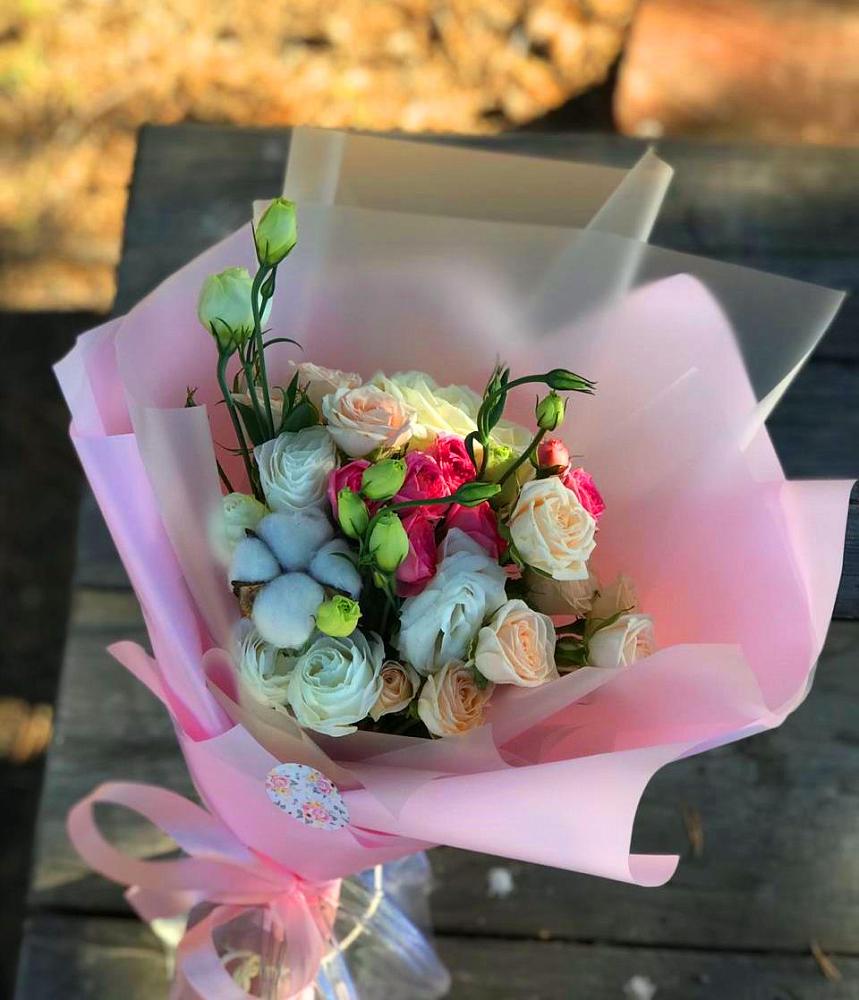 Букет цветов из: Розы и Лизиантусы в Ельдигино