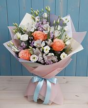 Букет цветов из:  Лизиантусы, Розы, Альстромерии и Гипсофила в Ельдигино