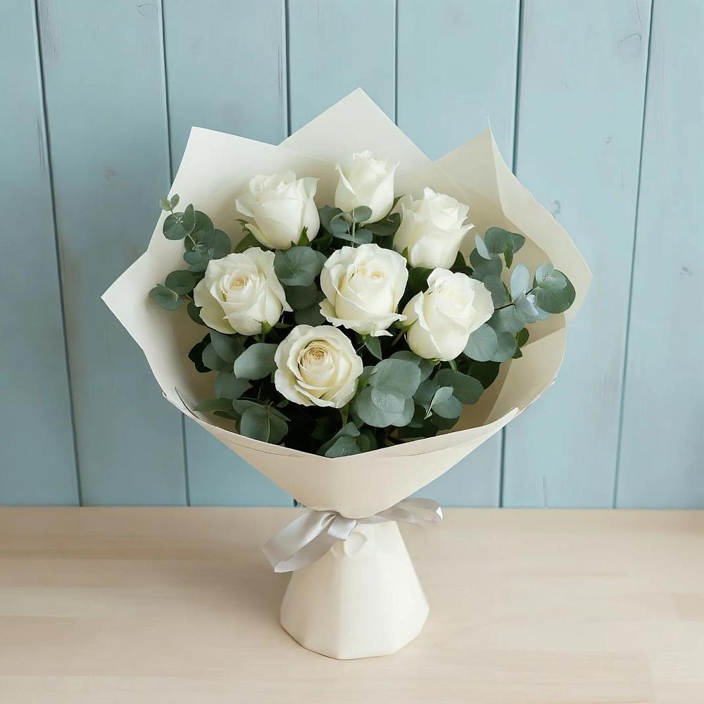 Букет Белые розы в Эвкалипте в Ельдигино