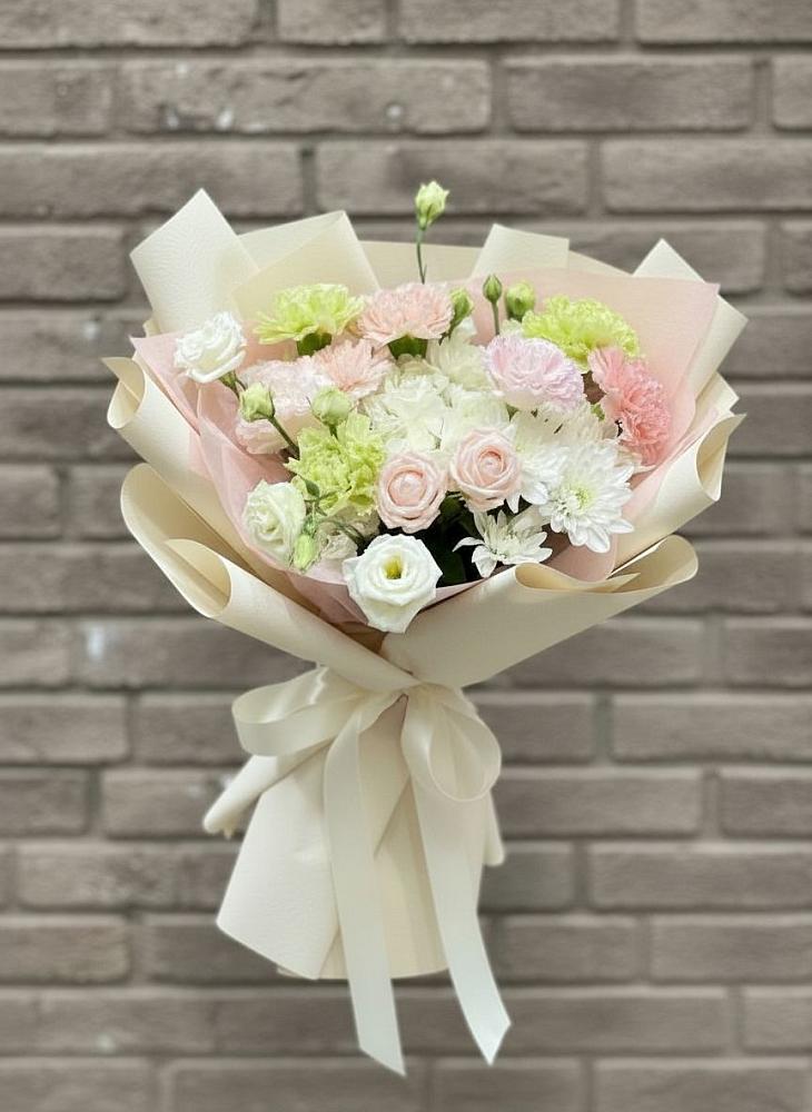 Букет цветов из: Гвоздики, Розы, Лизиантусы и Хризантемы в Ельдигино