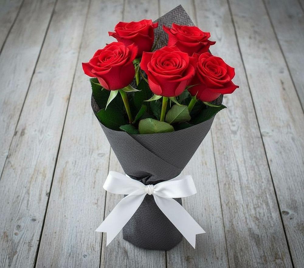 Букет 5 Красных роз Эдлесс Лав в Ельдигино