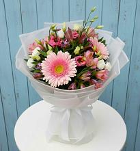 Букет цветов из:  Герберы, Альстромерии и Лизиантусы в Ельдигино