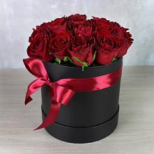 Цветочная композиция из Розы в шляпной коробке в Ельдигино