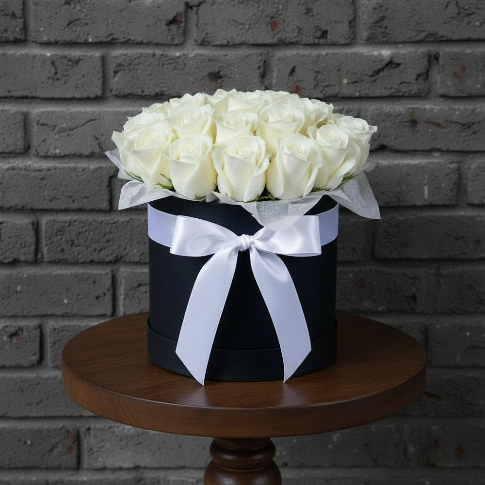 Цветочная композиция из Розы в шляпной коробке в Ельдигино