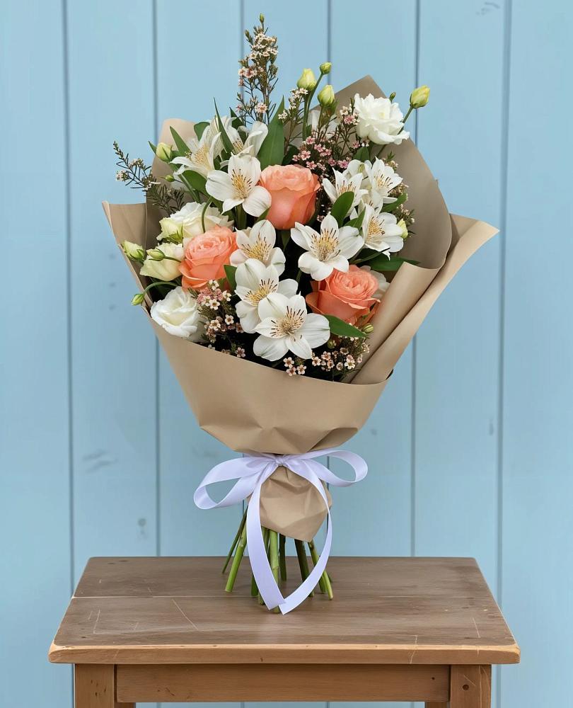 Букет цветов из: Альстромерии, Лизиантусы, Розы и Хризантемы в Ельдигино