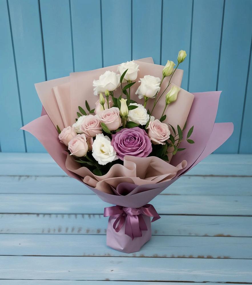 Букет цветов из: Розы и Лизиантусы в Ельдигино